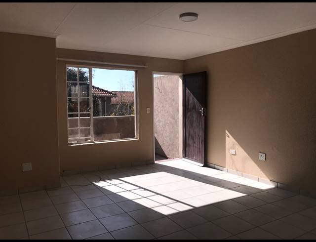 2 BEDROOM APARTMENT RENTED IN GLEN MARAIS